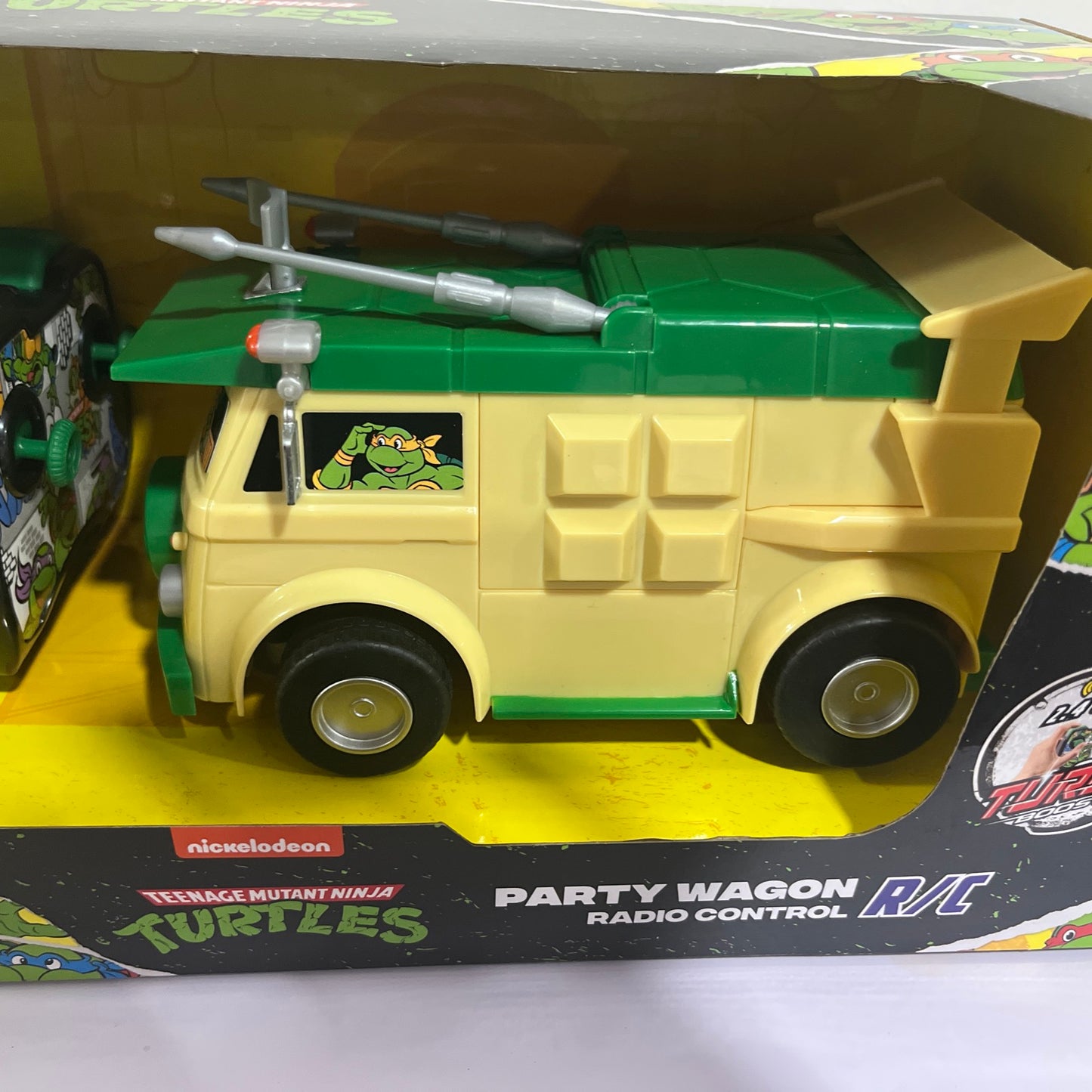 Teenage Mutant Ninja Turtles 2.4 GHz Remote Control Party Wagon w/Turbo Boost