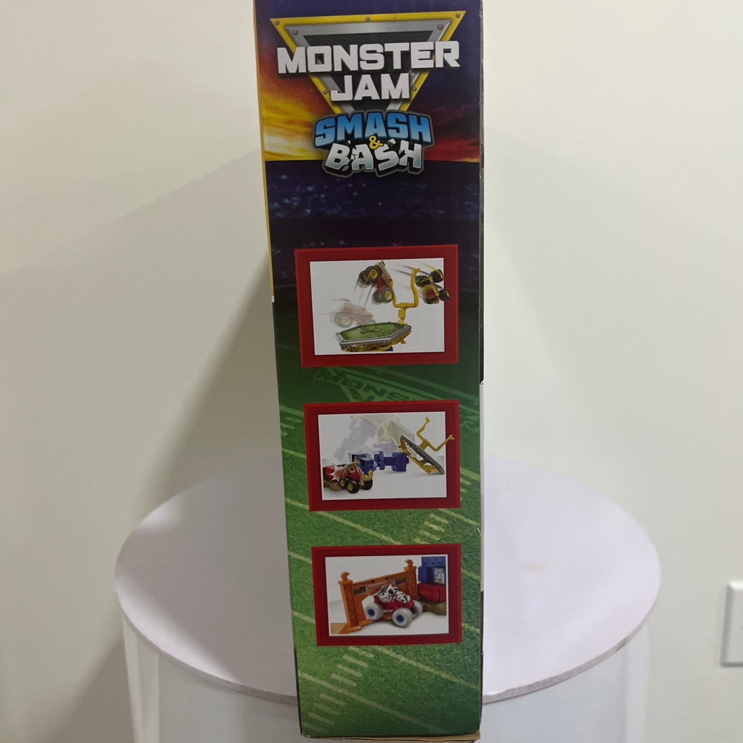 Monster Jam Smash & Bash Crash Course Playset with Launcher, Exclusive 1:64 Scal