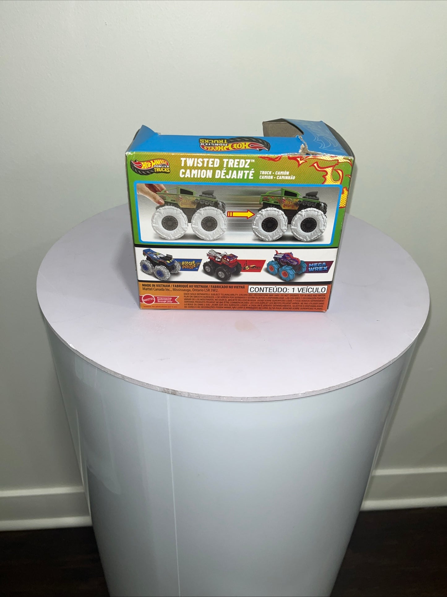 Hot Wheels Monster Trucks Twisted Tredz – Bone Shaker