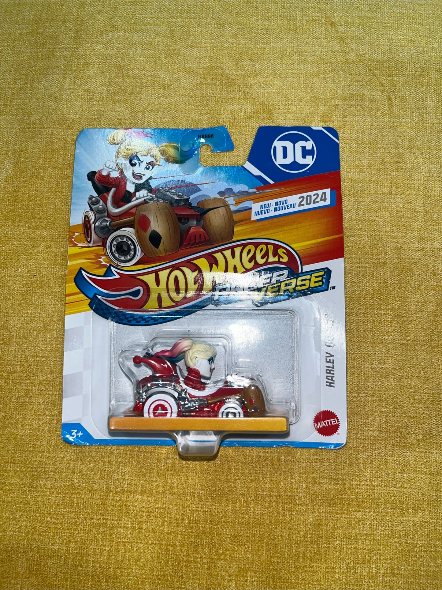 Hot Wheels RacerVerse DC – Harley Quinn Die-Cast Car